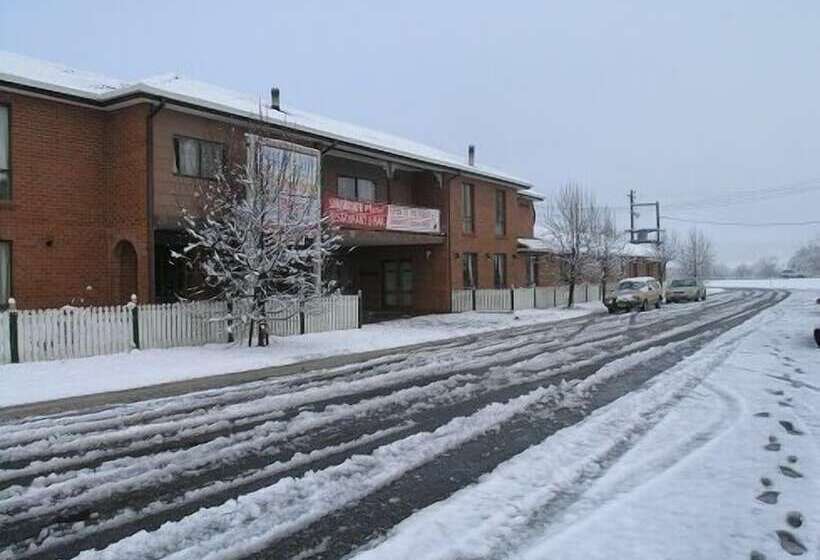 Snow Gate Motel And Apartments