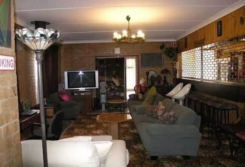 Snow Gate Motel And Apartments