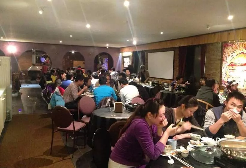 Snow Gate Motel And Apartments