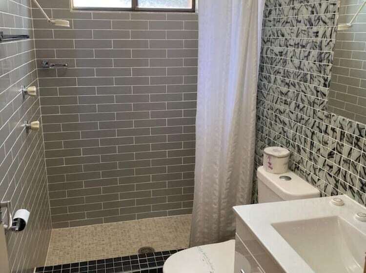 Snow Gate Motel And Apartments