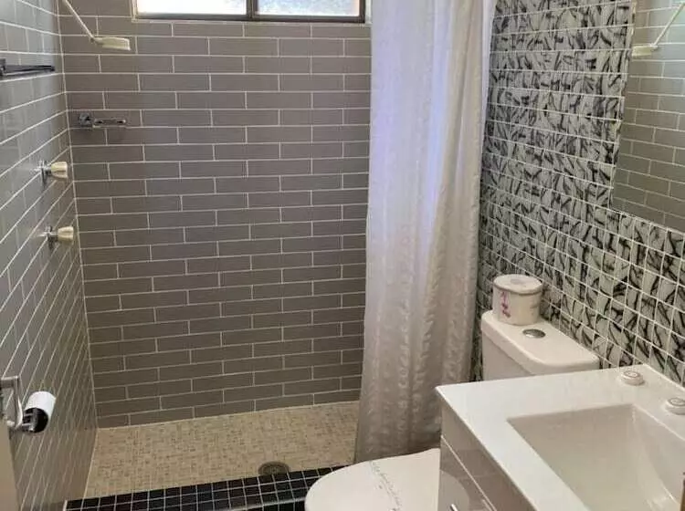 Snow Gate Motel And Apartments