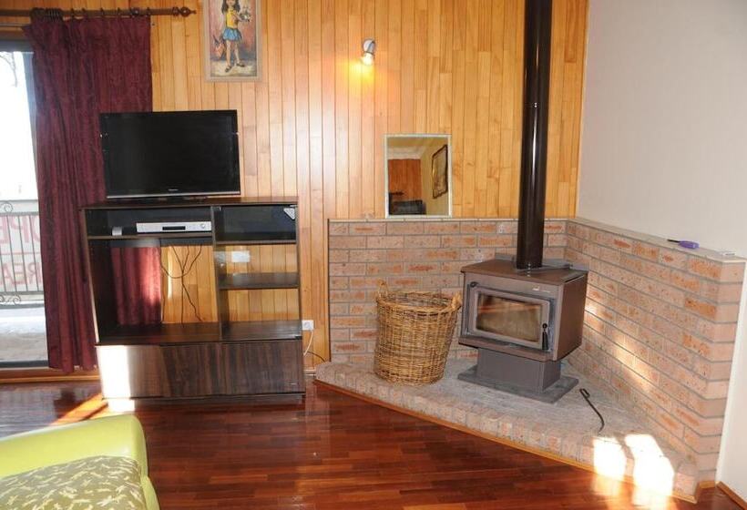 Snow Gate Motel And Apartments