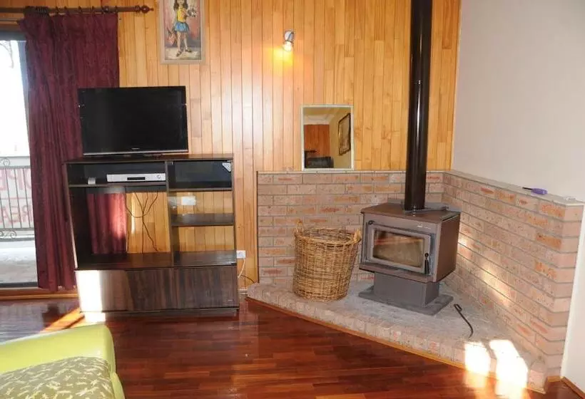 Snow Gate Motel And Apartments