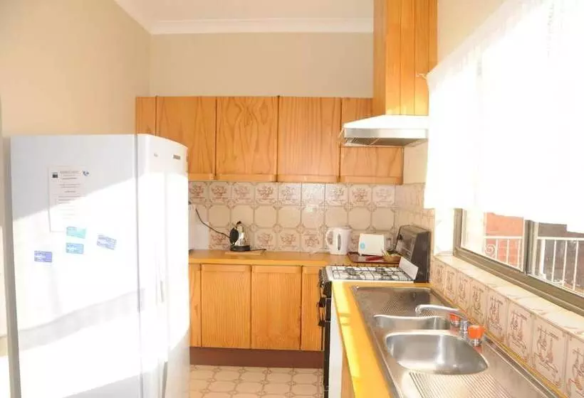 Snow Gate Motel And Apartments