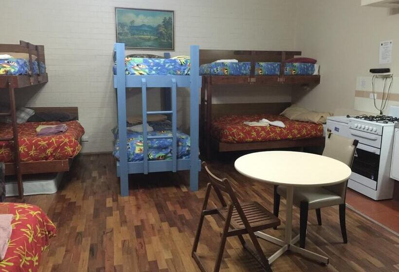 Snow Gate Motel And Apartments