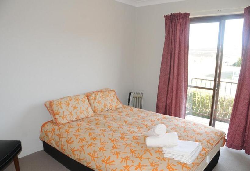 Snow Gate Motel And Apartments