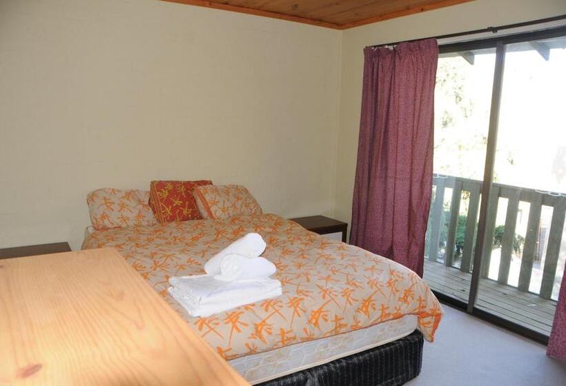 Snow Gate Motel And Apartments