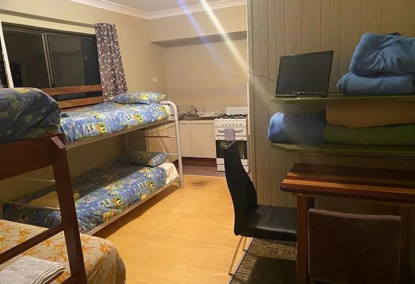 Snow Gate Motel And Apartments