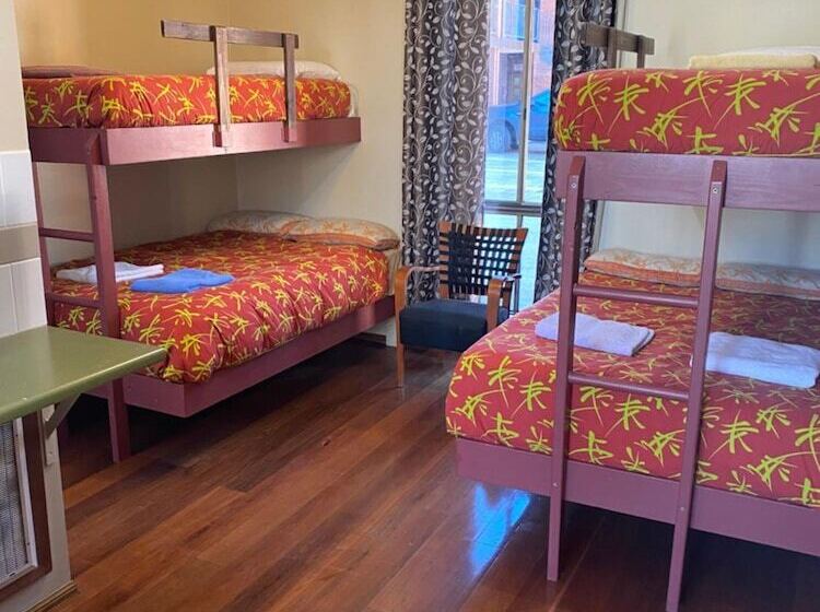 Snow Gate Motel And Apartments