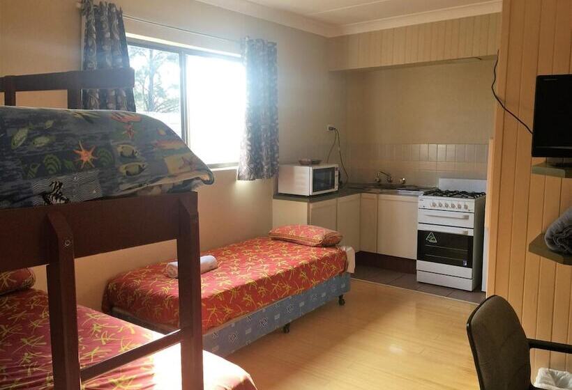 Snow Gate Motel And Apartments