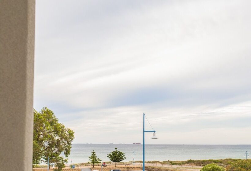 Spinnakers By Rockingham Apartments