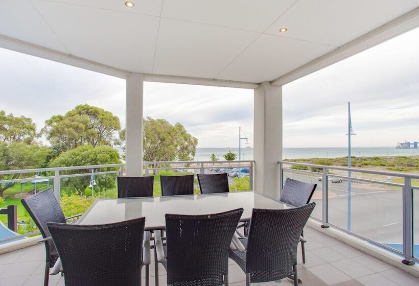 Spinnakers By Rockingham Apartments