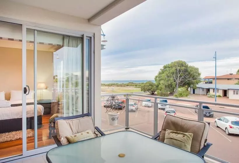 Spinnakers By Rockingham Apartments