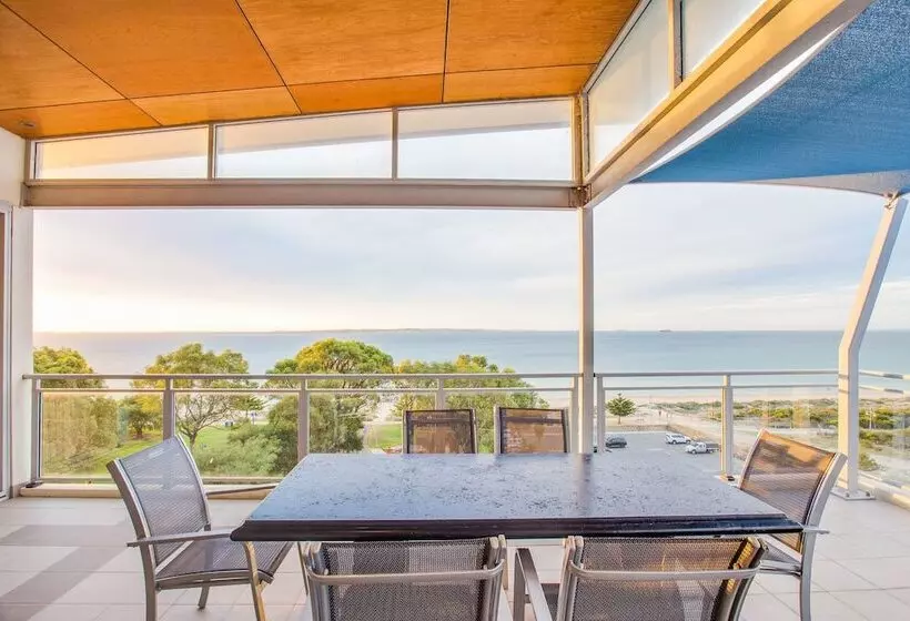 Spinnakers By Rockingham Apartments