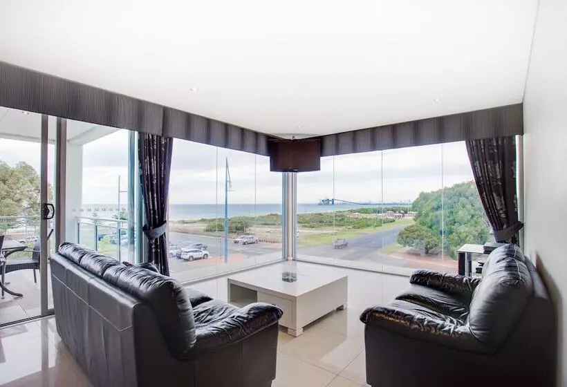 Spinnakers By Rockingham Apartments