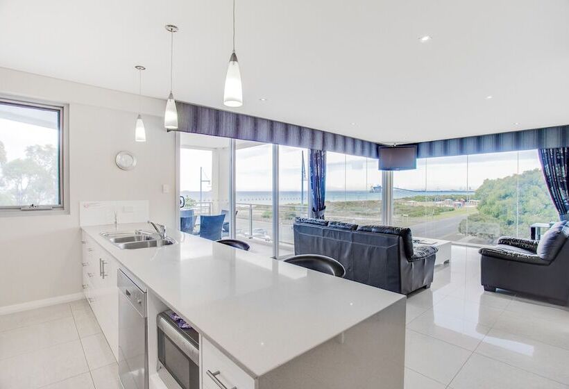 Spinnakers By Rockingham Apartments