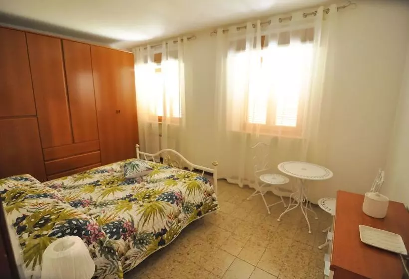 簡易ホテル Villa Elvia