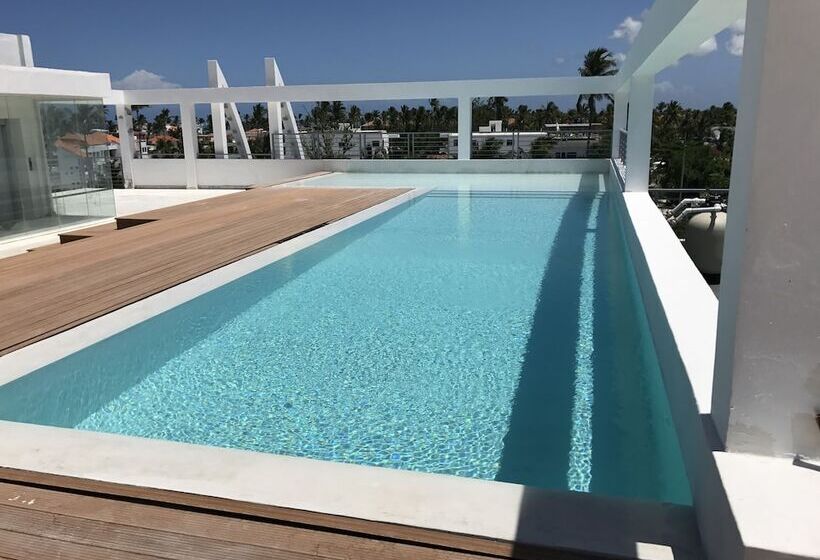 酒店 Ducassi Suites Rooftop Pool Beach Club & Spa