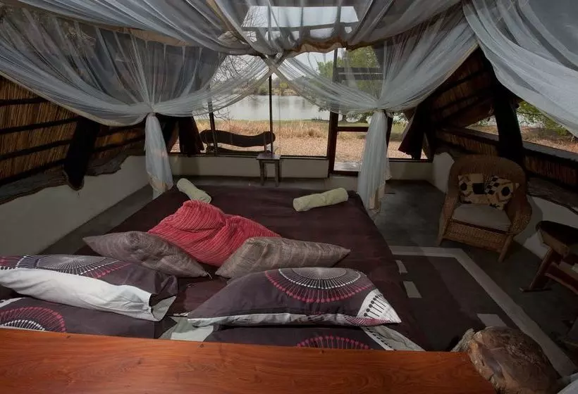 هتل Hippo Lodge