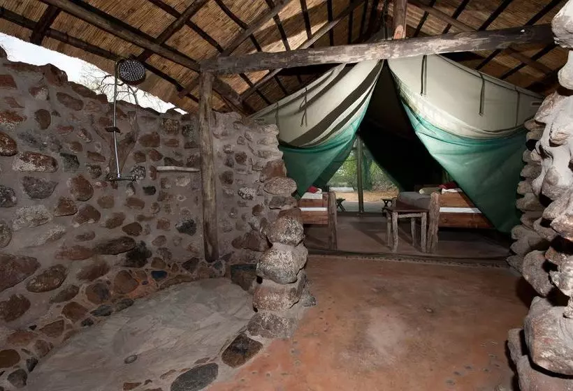 هتل Hippo Lodge