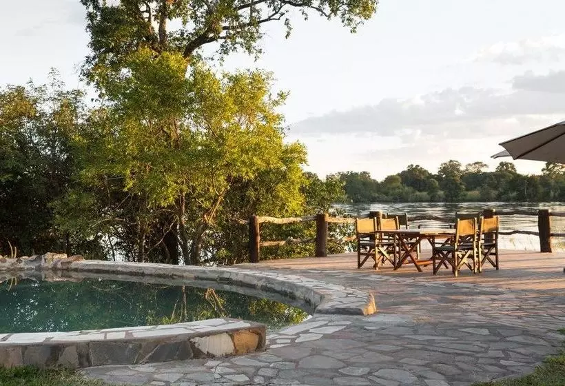 هتل Hippo Lodge