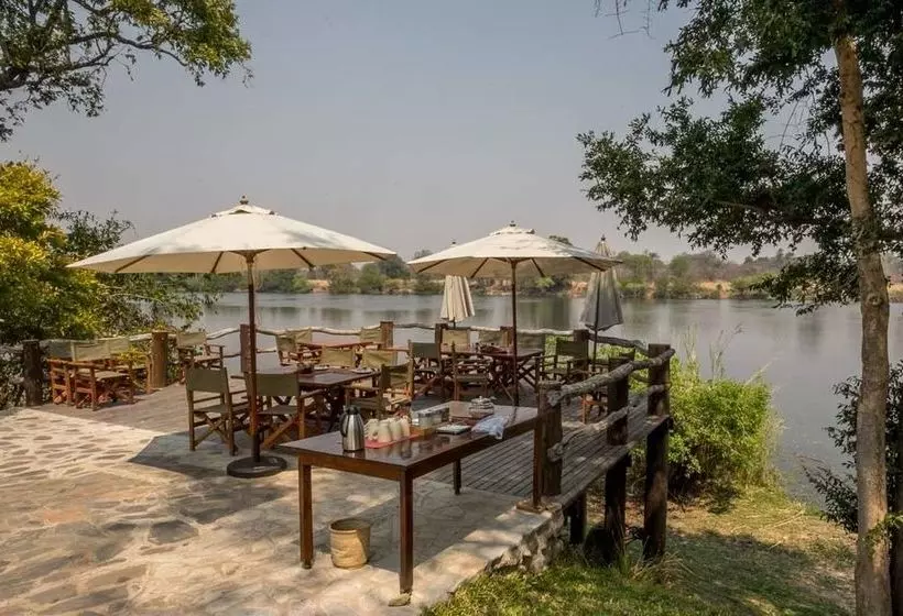 هتل Hippo Lodge
