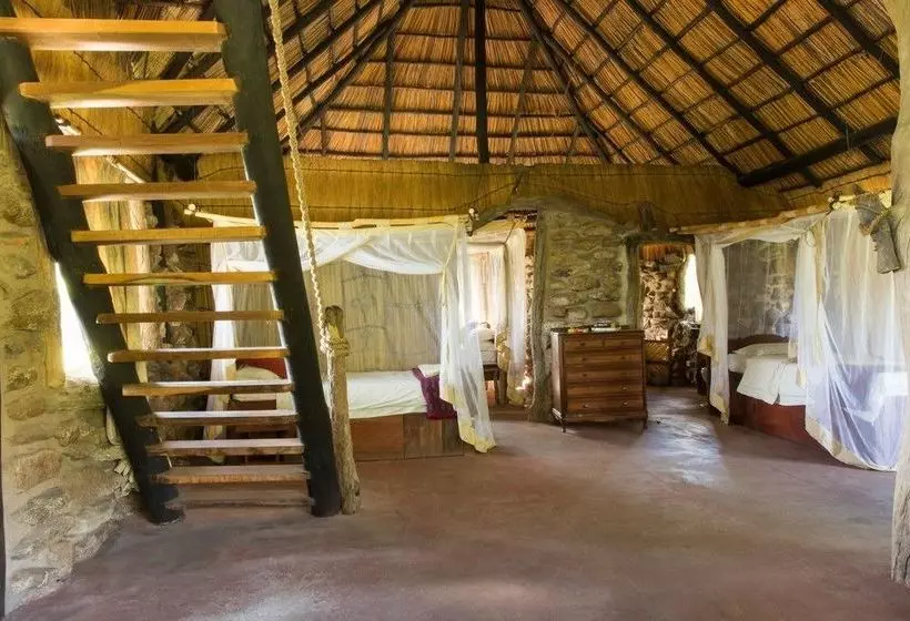 هتل Hippo Lodge