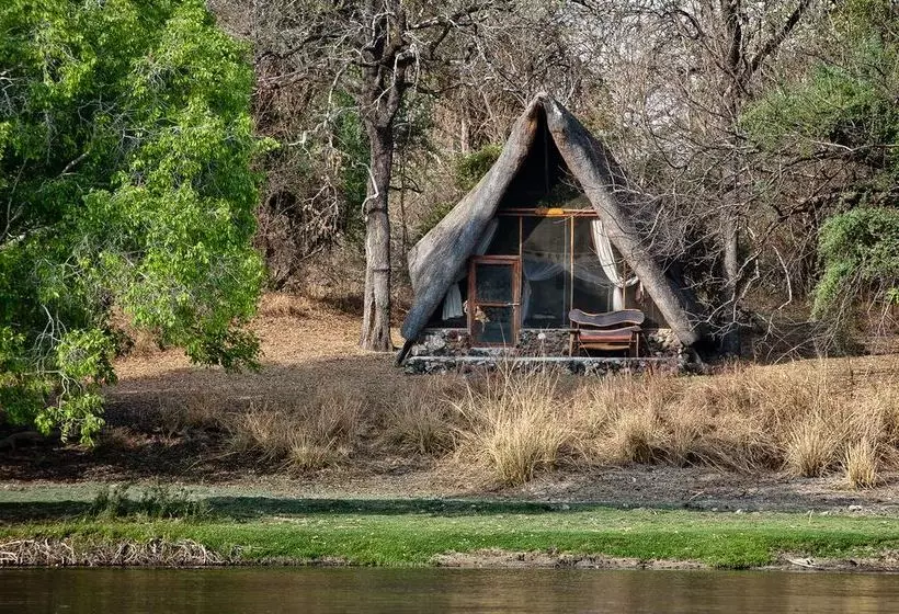 هتل Hippo Lodge