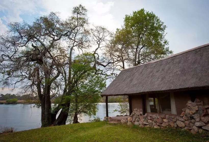 هتل Hippo Lodge