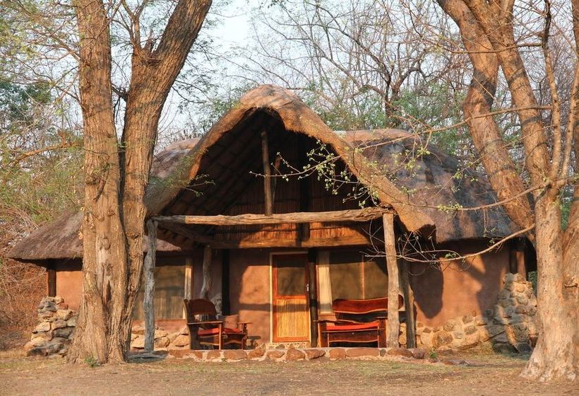 هتل Hippo Lodge