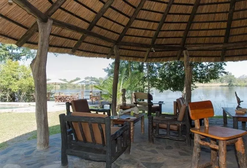 هتل Hippo Lodge