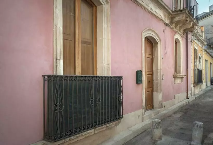 پانسیون Esagono Monello