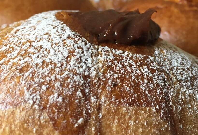 بنسيون Esagono Monello