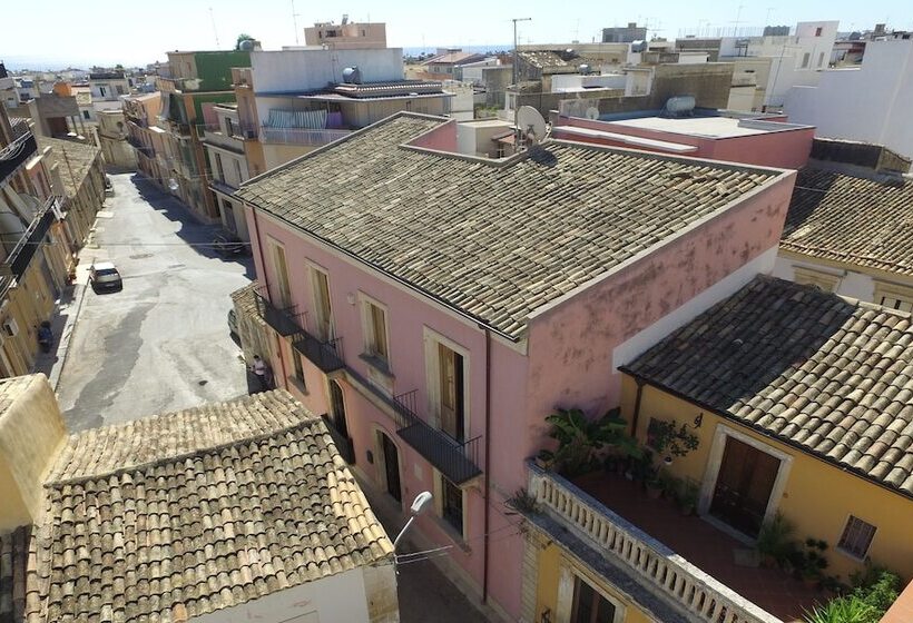 بنسيون Esagono Monello