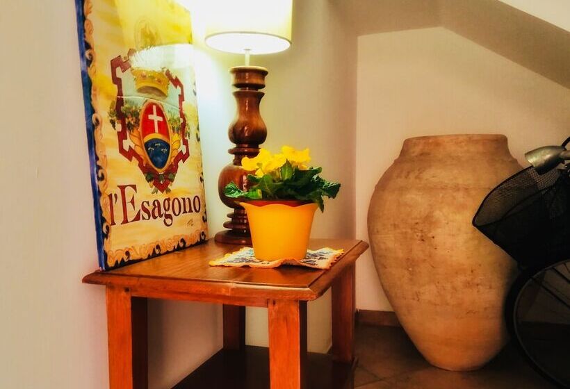 بنسيون Esagono Monello