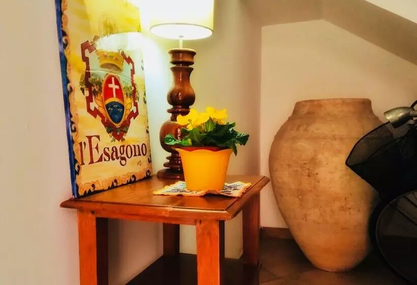 پانسیون Esagono Monello