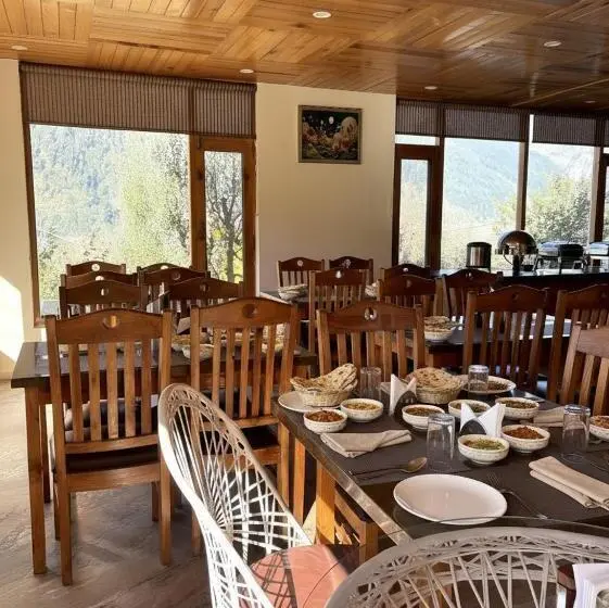 Omavya Hotel Manali