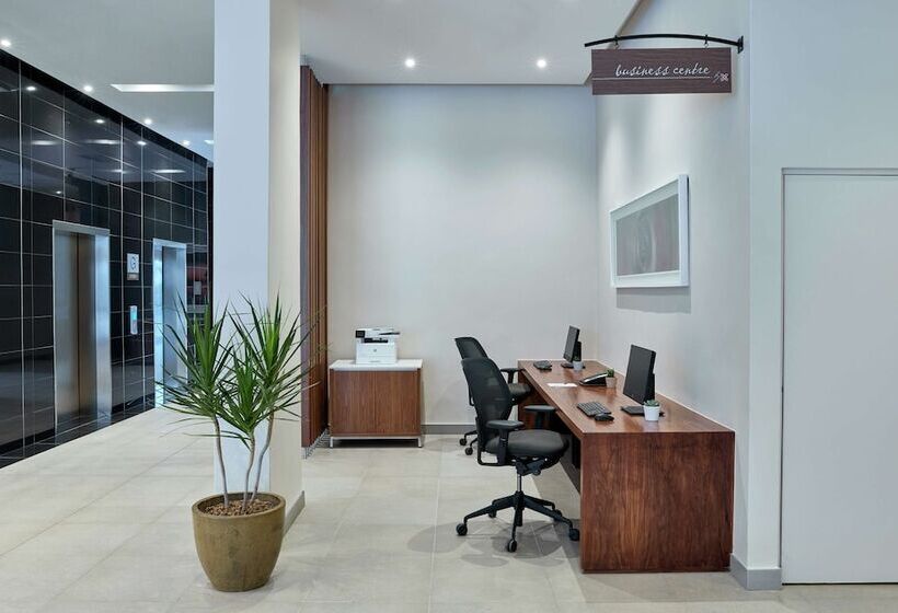 هتل Hilton Garden Inn Gaborone