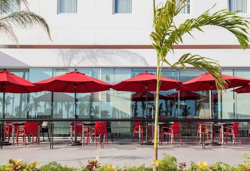 ホテル Ibis Mazatlan Marina