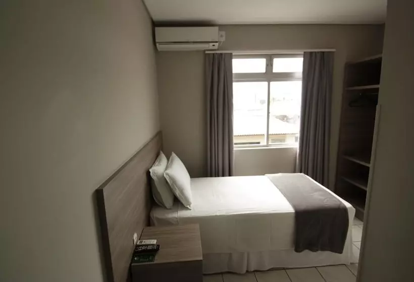 Hotelli Kennedy Slim