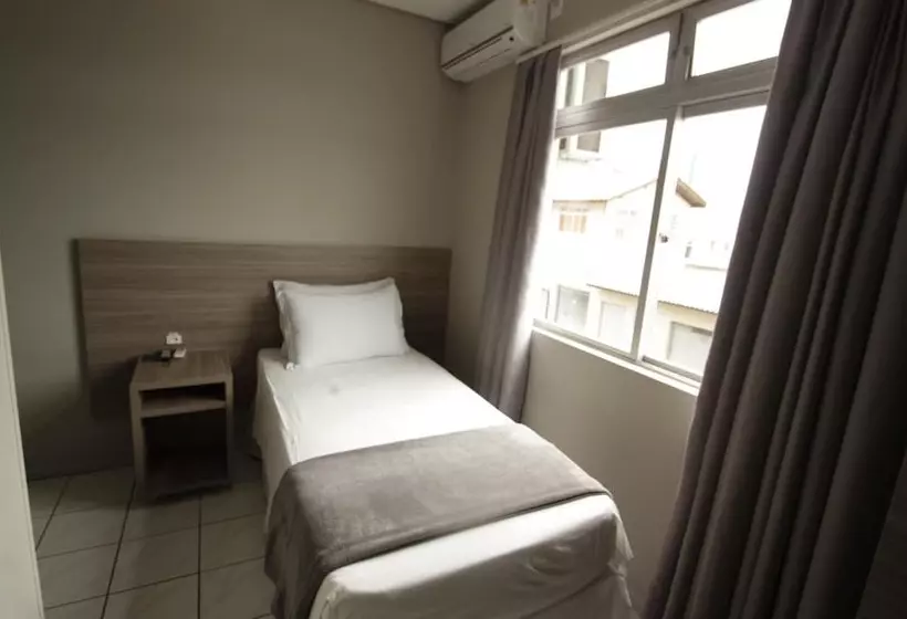 Hotelli Kennedy Slim