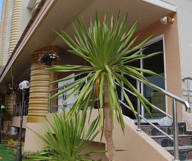 호텔 Preechana Golden Place Service Apartment