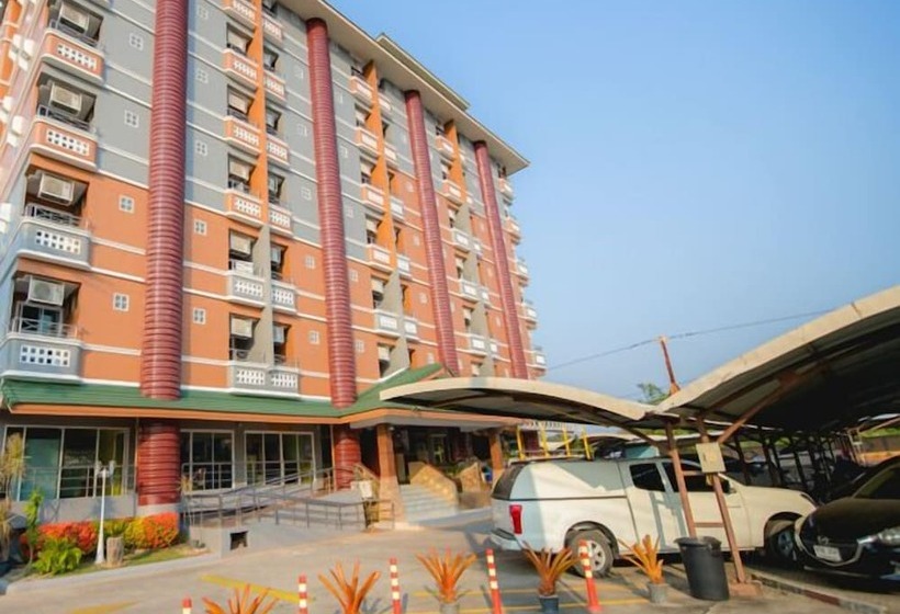 호텔 Preechana Golden Place Service Apartment