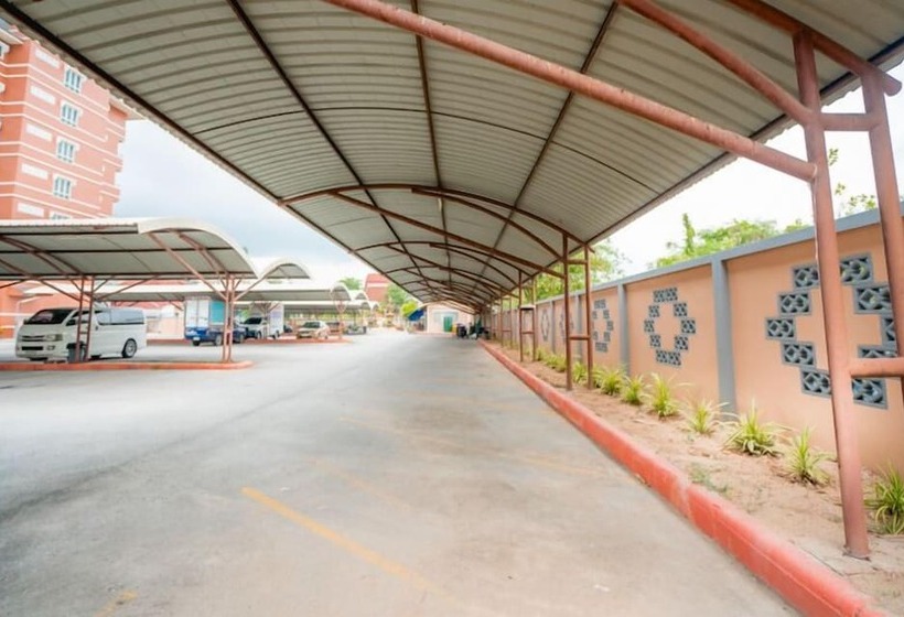 호텔 Preechana Golden Place Service Apartment