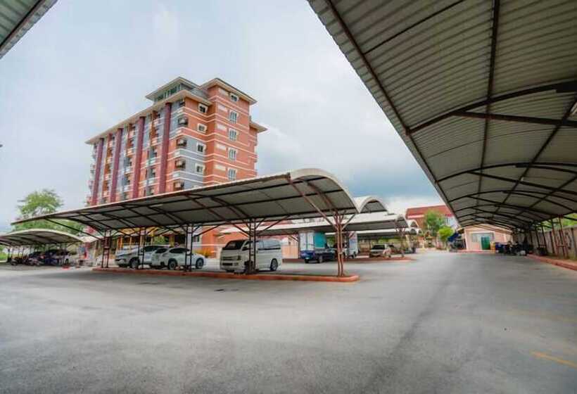 호텔 Preechana Golden Place Service Apartment