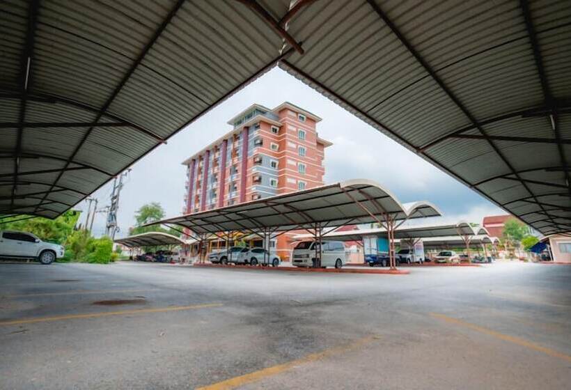 호텔 Preechana Golden Place Service Apartment