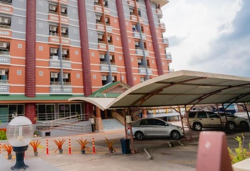 호텔 Preechana Golden Place Service Apartment