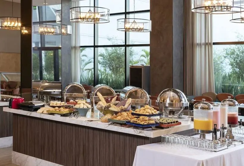 Hotelli Royal Palm Tower Anhanguera
