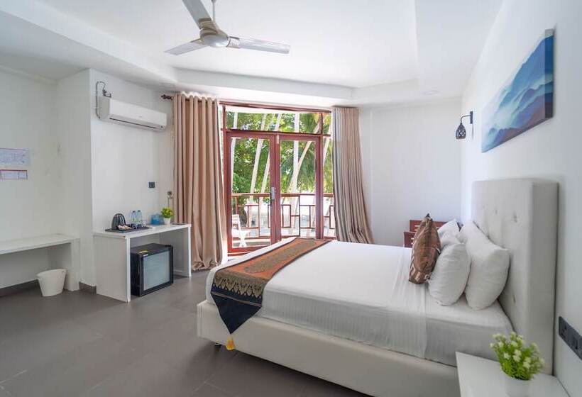 هتل Silver Oasis Maldives