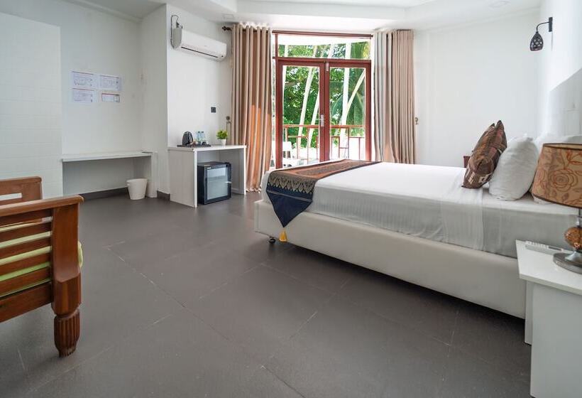 هتل Silver Oasis Maldives